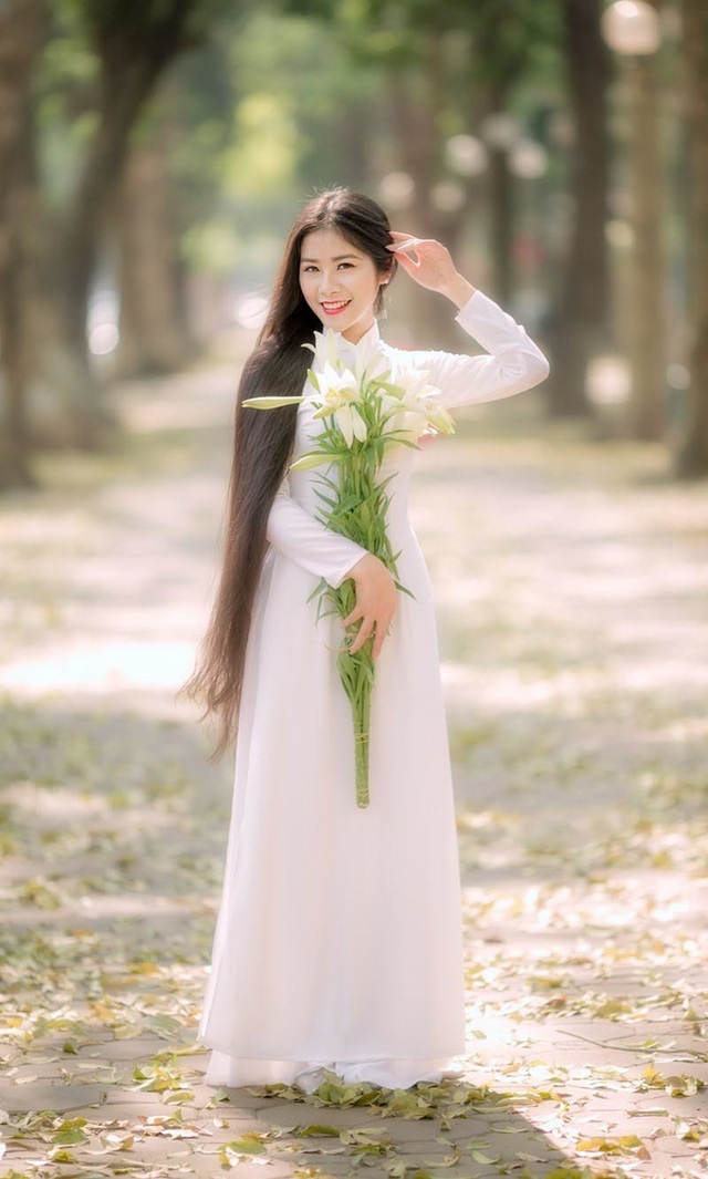 Ngẩn ngơ trước vẻ xinh đẹp của nữ sinh Văn hóa sở hữu mái tóc dài 1m35 - 3 Ngẩn ngơ trước vẻ xinh đẹp của nữ sinh Văn hóa sở hữu mái tóc dài 1m35 - 3