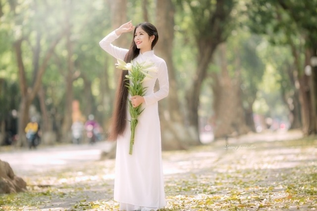 Ngẩn ngơ trước vẻ xinh đẹp của nữ sinh Văn hóa sở hữu mái tóc dài 1m35 - 6 Ngẩn ngơ trước vẻ xinh đẹp của nữ sinh Văn hóa sở hữu mái tóc dài 1m35 - 6
