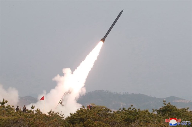Dàn vũ khí Triều Tiên khai hỏa trong cuộc tập trận phòng thủ - 4