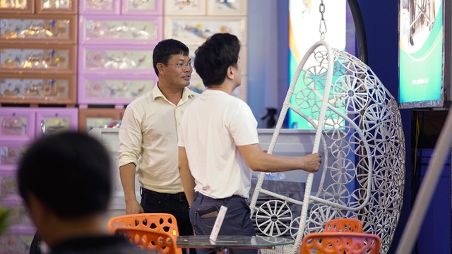 Đại sứ hàng Việt bất ngờ khi thấy thiết bị nội thất ở nhà mình có mặt… tại hội chợ! - 2 Đại sứ hàng Việt bất ngờ khi thấy thiết bị nội thất ở nhà mình có mặt… tại hội chợ! - 2