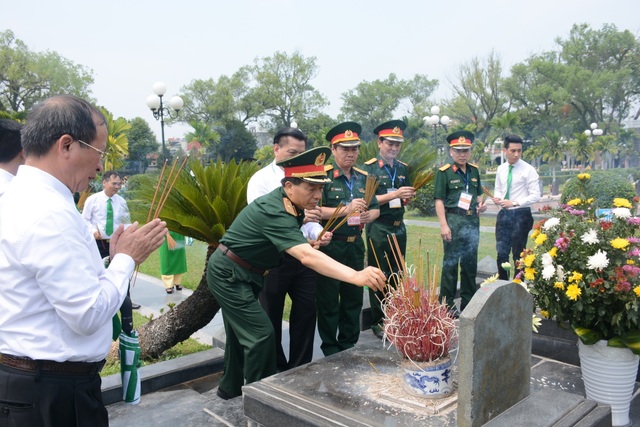 Quỹ Vòng tay đồng đội tiếp tục trao 200 triệu đồng giúp đỡ học sinh nghèo tỉnh Điện Biên - 2 Quỹ Vòng tay đồng đội tiếp tục trao 200 triệu đồng giúp đỡ học sinh nghèo tỉnh Điện Biên - 2