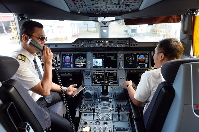 Nhận lương hàng trăm triệu mỗi tháng, phi công Vietnam Airlines vẫn bỏ đi? - 1 Nhận lương hàng trăm triệu mỗi tháng, phi công Vietnam Airlines vẫn bỏ đi? - 1