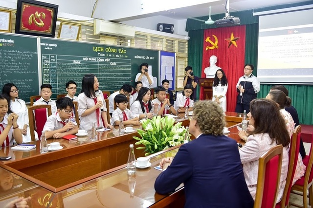 Công chúa Thụy Điển thăm trường thực nghiệm, cổ vũ “giấc mơ Nobel” của học sinh Việt - 8 Công chúa Thụy Điển thăm trường thực nghiệm, cổ vũ “giấc mơ Nobel” của học sinh Việt - 8
