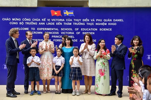 Công chúa Thụy Điển thăm trường thực nghiệm, cổ vũ “giấc mơ Nobel” của học sinh Việt - 5 Công chúa Thụy Điển thăm trường thực nghiệm, cổ vũ “giấc mơ Nobel” của học sinh Việt - 5