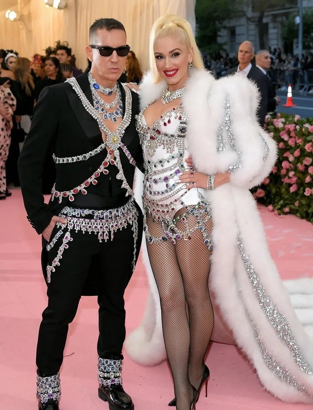 Gwen Stefani trẻ đẹp ngỡ ngàng ở tuổi 50 - 2 Gwen Stefani trẻ đẹp ngỡ ngàng ở tuổi 50 - 2