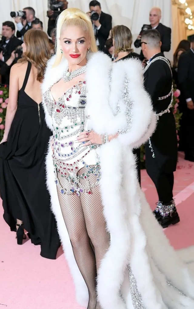 Gwen Stefani trẻ đẹp ngỡ ngàng ở tuổi 50 - 3 Gwen Stefani trẻ đẹp ngỡ ngàng ở tuổi 50 - 3