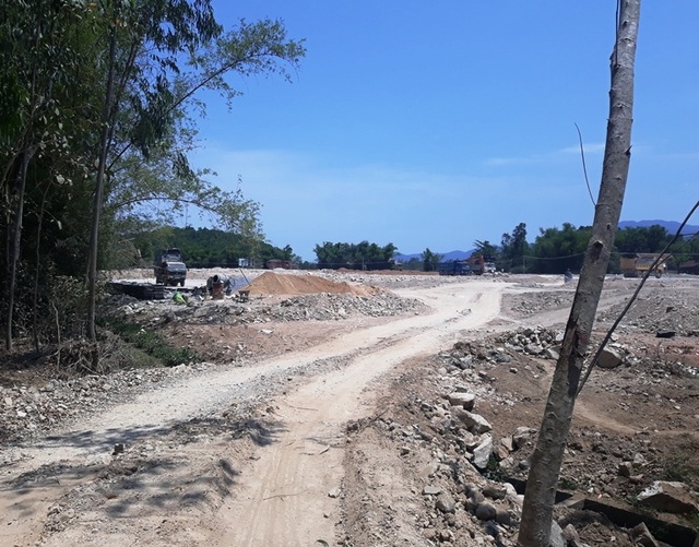 UBND tỉnh Bình Định chỉ đạo, huyện họp “nóng” vụ núi Mò O bị xẻ thịt! - 4 UBND tỉnh Bình Định chỉ đạo, huyện họp “nóng” vụ núi Mò O bị xẻ thịt! - 4