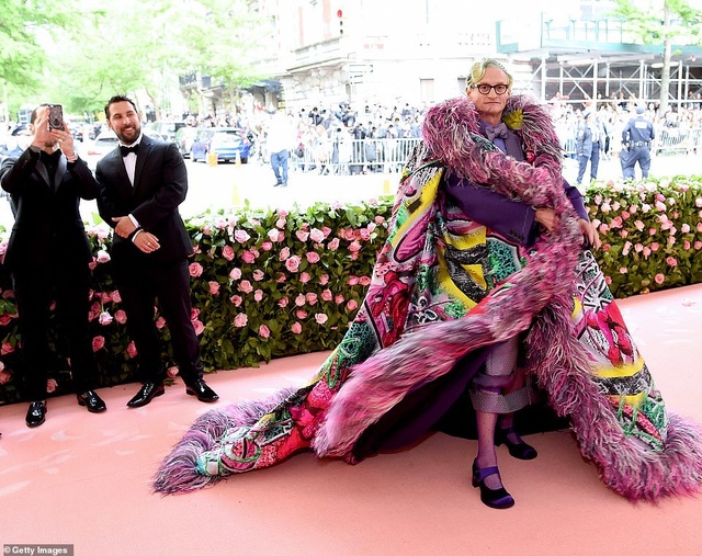 Khi sao bất ngờ mặc xấu tại Met Gala 2019 - 18 Khi sao bất ngờ mặc xấu tại Met Gala 2019 - 18