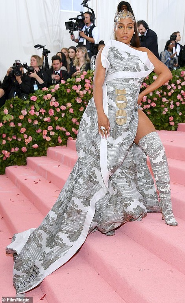 Khi sao bất ngờ mặc xấu tại Met Gala 2019 - 19 Khi sao bất ngờ mặc xấu tại Met Gala 2019 - 19