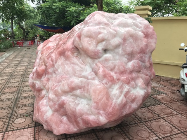 Sững sờ trước vẻ đẹp của bộ bàn ghế đá thạch anh hồng, chỉ đại gia mới dám chơi - 10 Sững sờ trước vẻ đẹp của bộ bàn ghế đá thạch anh hồng, chỉ đại gia mới dám chơi - 10