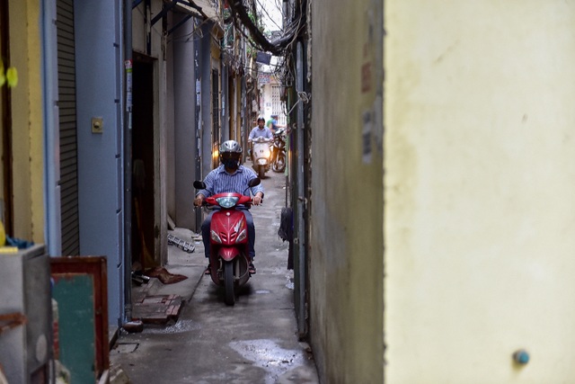Hà Nội: Dân cư ngõ nhỏ tự dựng barie kiên cố chặn xe máy vì quá ồn - 14 Hà Nội: Dân cư ngõ nhỏ tự dựng barie kiên cố chặn xe máy vì quá ồn - 14