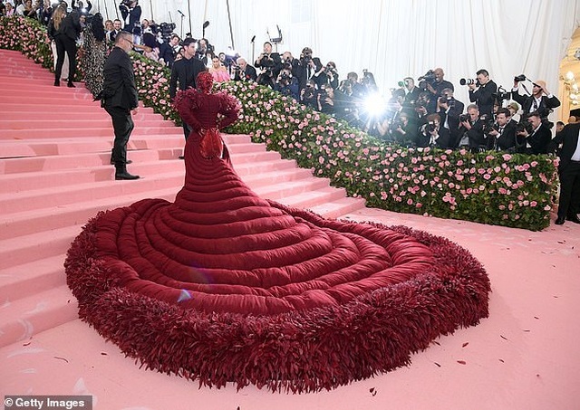 Cardi B gây choáng với váy siêu cầu kỳ - 5 Cardi B gây choáng với váy siêu cầu kỳ - 5