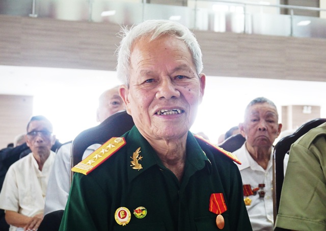 Để phá được lô cốt trên Đồi C2, hai đồng đội đã ngã xuống ngay trước mặt tôi... - 2 Để phá được lô cốt trên Đồi C2, hai đồng đội đã ngã xuống ngay trước mặt tôi... - 2