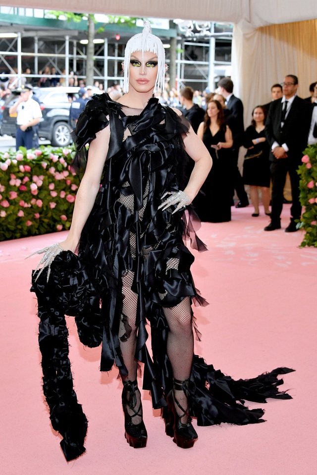 Những bộ cánh đẹp nhất trên thảm đỏ Met gala 2019 - 8 Những bộ cánh đẹp nhất trên thảm đỏ Met gala 2019 - 8