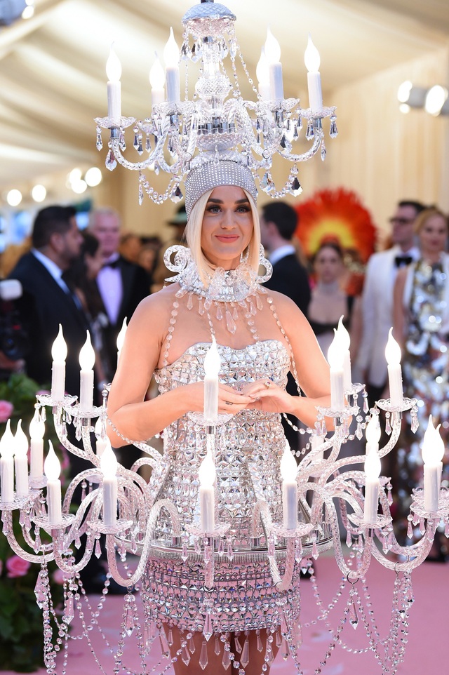 Những bộ cánh đẹp nhất trên thảm đỏ Met gala 2019 - 28 Những bộ cánh đẹp nhất trên thảm đỏ Met gala 2019 - 28