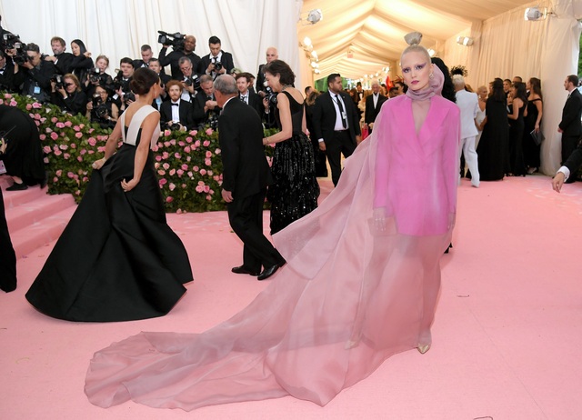 Những bộ cánh đẹp nhất trên thảm đỏ Met gala 2019 - 33 Những bộ cánh đẹp nhất trên thảm đỏ Met gala 2019 - 33