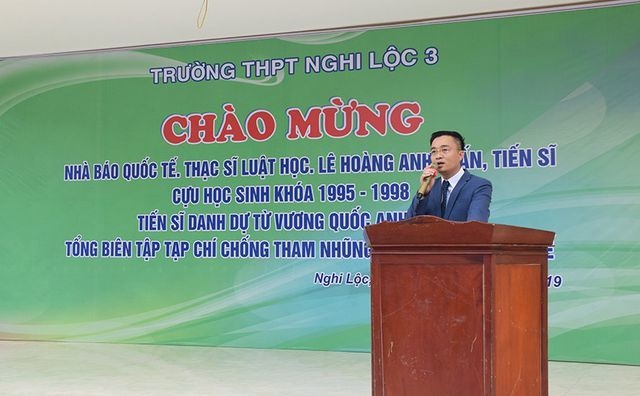 “Nhà báo quốc tế” bị tố chạy làng sau lời hứa tài trợ nhà tình nghĩa - 1 “Nhà báo quốc tế” bị tố chạy làng sau lời hứa tài trợ nhà tình nghĩa - 1