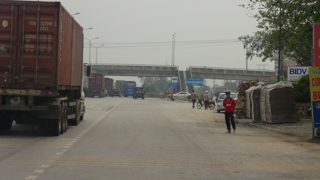CSGT than thở hàng loạt biển báo, vạch sơn sai quy chuẩn - 8 CSGT than thở hàng loạt biển báo, vạch sơn sai quy chuẩn - 8