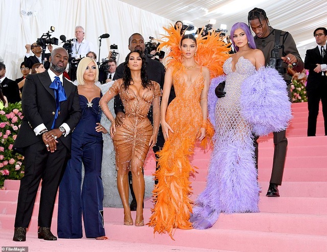 Choáng váng với váy bó nghẹt thở của Kim Kardashian - 17 Choáng váng với váy bó nghẹt thở của Kim Kardashian - 17