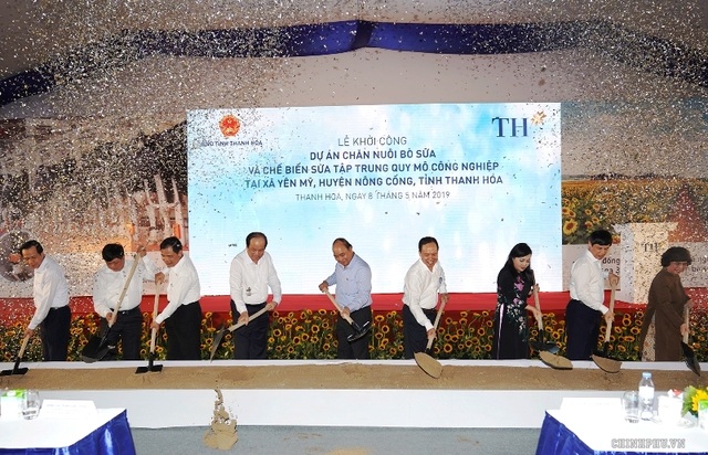 Thủ tướng Chính phủ dự lễ khởi công cụm trang trại bò sữa 3.800 tỷ đồng - 1 Thủ tướng Chính phủ dự lễ khởi công cụm trang trại bò sữa 3.800 tỷ đồng - 1