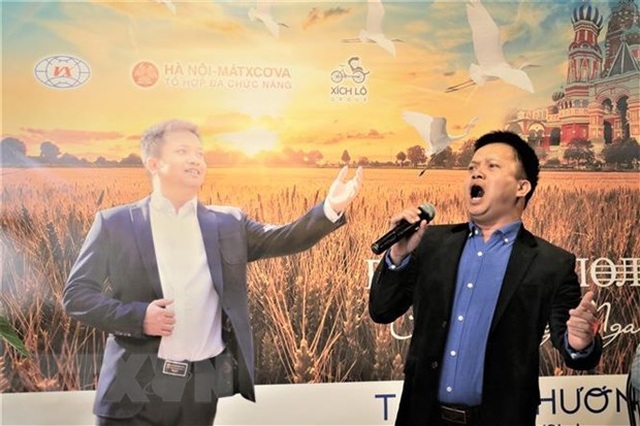 Cánh đồng Nga - Album đầu tay của ca sỹ Việt say đắm vẻ đẹp nước Nga - 2 Cánh đồng Nga - Album đầu tay của ca sỹ Việt say đắm vẻ đẹp nước Nga - 2