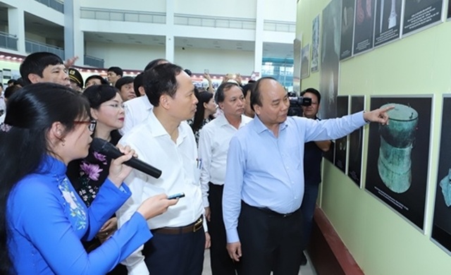 Thủ tướng đánh giá cao gần 10 nghìn tư liệu, cổ vật “Thanh Hóa xưa và nay” - 3 Thủ tướng đánh giá cao gần 10 nghìn tư liệu, cổ vật “Thanh Hóa xưa và nay” - 3