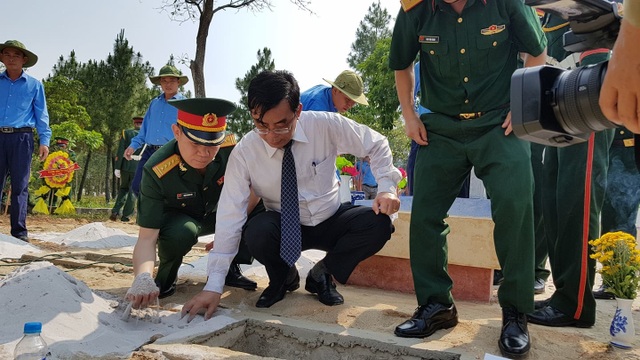 Đón 43 hài cốt liệt sĩ hy sinh tại Lào về quê hương - 8 Đón 43 hài cốt liệt sĩ hy sinh tại Lào về quê hương - 8