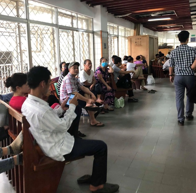 Nữ bệnh nhân vừa sinh con 1 tháng tử vong khi đi chụp cắt lớp vi tính tại bệnh viện Bạch Mai - 1 Nữ bệnh nhân vừa sinh con 1 tháng tử vong khi đi chụp cắt lớp vi tính tại bệnh viện Bạch Mai - 1