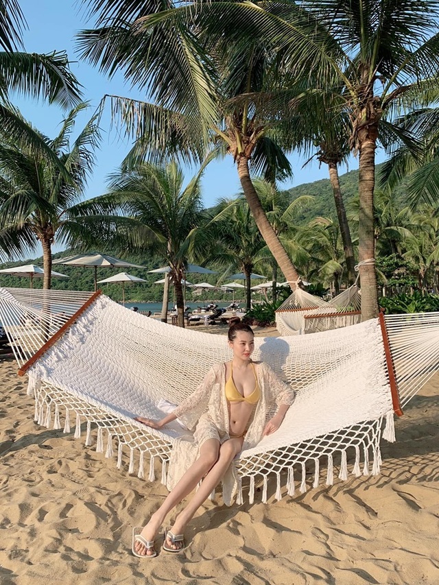 Nữ hoàng sắc đẹp lấy chồng đại gia đi xe 70 tỷ ngày càng gợi cảm - 16 Nữ hoàng sắc đẹp lấy chồng đại gia đi xe 70 tỷ ngày càng gợi cảm - 16
