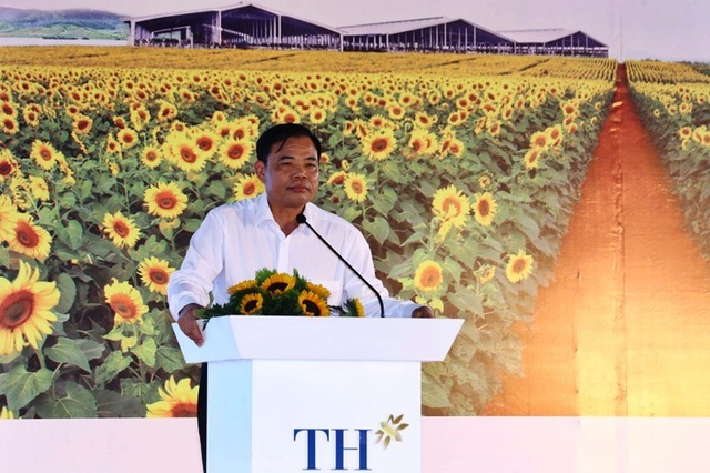 Thủ tướng Chính phủ dự lễ khởi công cụm trang trại bò sữa 3.800 tỷ đồng - 4 Thủ tướng Chính phủ dự lễ khởi công cụm trang trại bò sữa 3.800 tỷ đồng - 4