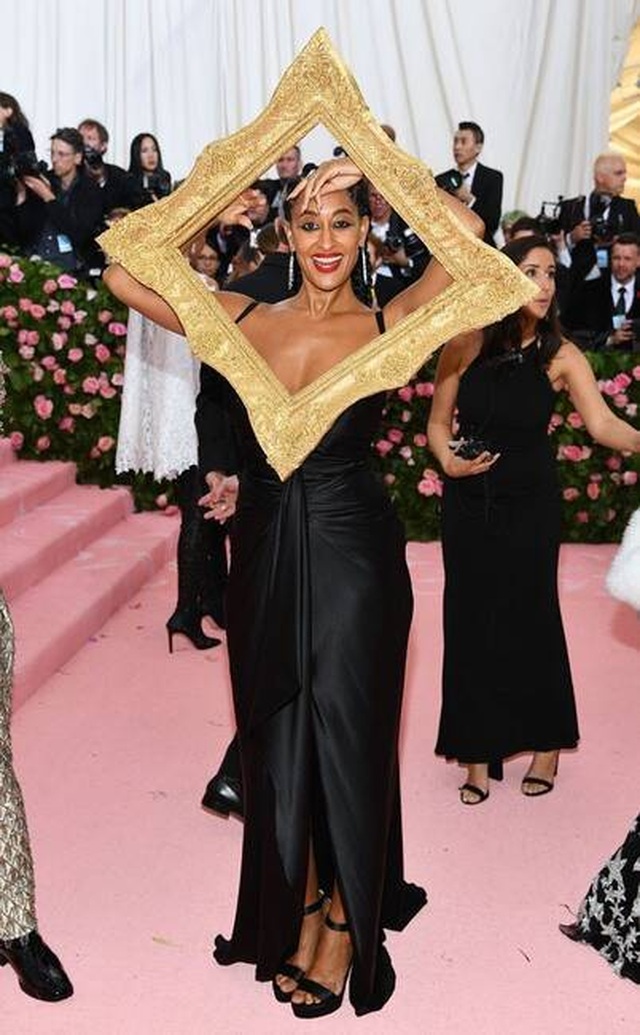 Những món phụ kiện điên rồ trên thảm đỏ Met gala - 11 Những món phụ kiện điên rồ trên thảm đỏ Met gala - 11