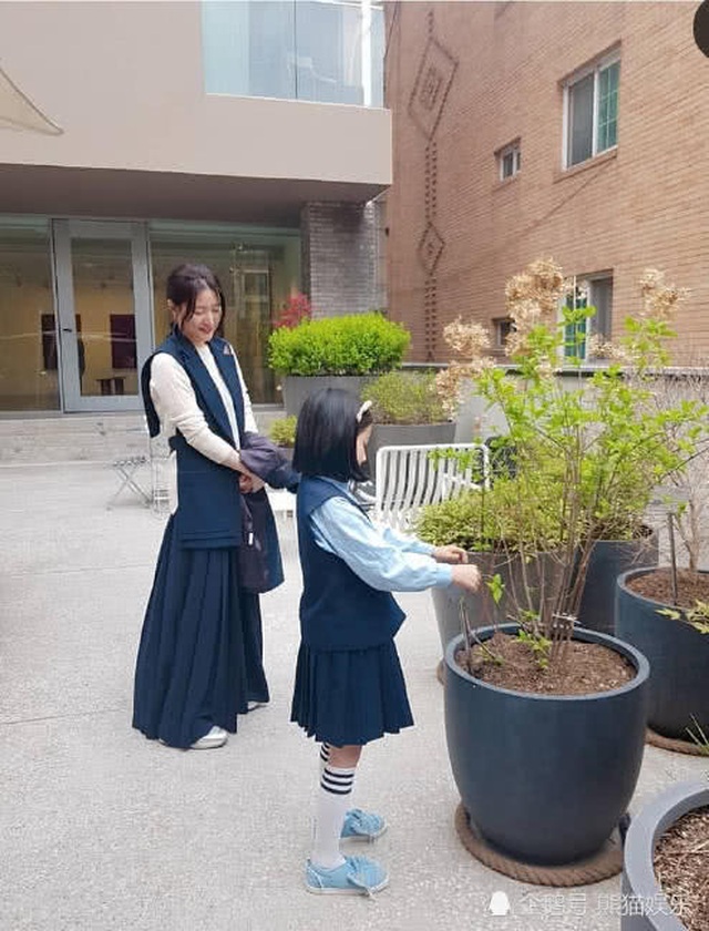 Vẻ đẹp vượt thời gian cùng cuộc hôn nhân bí ẩn bên ông xã hơn 20 tuổi của Nàng Dae Jang Geum Lee Young Ae - 13 Vẻ đẹp vượt thời gian cùng cuộc hôn nhân bí ẩn bên ông xã hơn 20 tuổi của Nàng Dae Jang Geum Lee Young Ae - 13