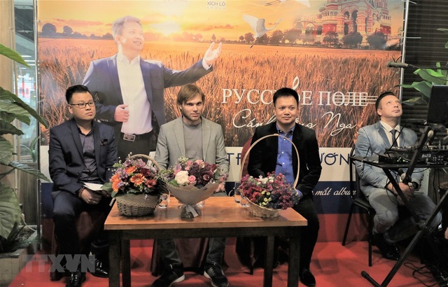Cánh đồng Nga - Album đầu tay của ca sỹ Việt say đắm vẻ đẹp nước Nga - 1 Cánh đồng Nga - Album đầu tay của ca sỹ Việt say đắm vẻ đẹp nước Nga - 1