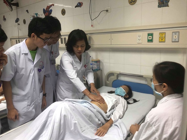 Tưởng béo bụng, bé gái 12 tuổi mắc u quái phải cắt bỏ buồng trứng - 1 Tưởng béo bụng, bé gái 12 tuổi mắc u quái phải cắt bỏ buồng trứng - 1