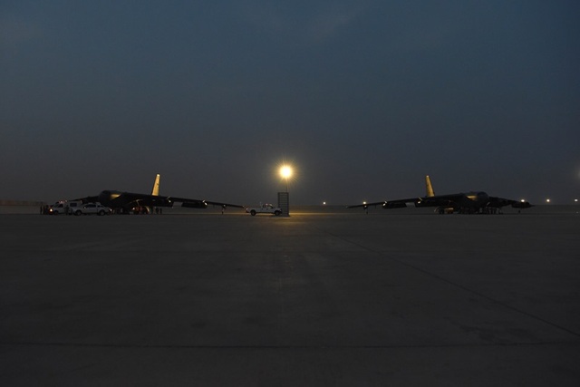“Pháo đài bay” B-52 của Mỹ tới Trung Đông “nắn gân” Iran - 2