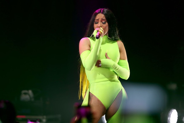 Cardi B tự tin khoe ngực mới chỉnh sửa - 8 Cardi B tự tin khoe ngực mới chỉnh sửa - 8