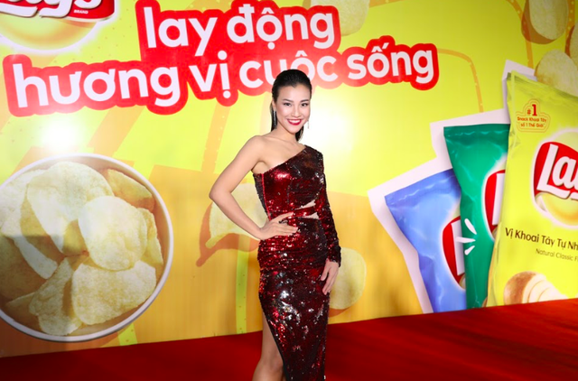 Chi Pu, Jun Vũ, Hoàng Oanh lộng lẫy trong đêm hội hoành tránh tháng 5 dành cho giới trẻ - 6 Chi Pu, Jun Vũ, Hoàng Oanh lộng lẫy trong đêm hội hoành tránh tháng 5 dành cho giới trẻ - 6