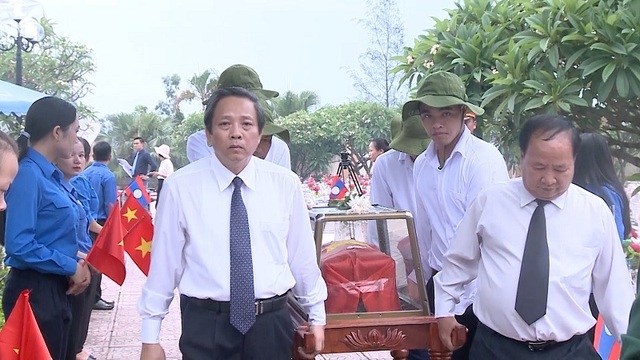 Lễ truy điệu và an táng 17 hài cốt liệt sỹ hy sinh tại Lào