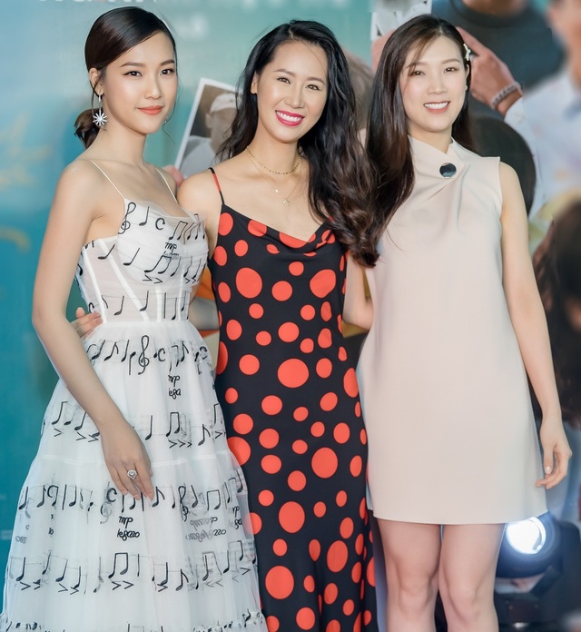 Hoa hậu Thuỳ Lâm, Á hậu Hoàng Oanh khiến nhiều người nhầm tưởng “chị em song sinh” - 7 Hoa hậu Thuỳ Lâm, Á hậu Hoàng Oanh khiến nhiều người nhầm tưởng “chị em song sinh” - 7