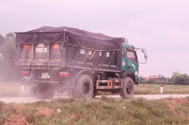 Vụ doanh nghiệp “móc ngoặc” để trục lợi: Đình chỉ dự án, kiểm tra lượng đất bán để xử lý - 2 Vụ doanh nghiệp “móc ngoặc” để trục lợi: Đình chỉ dự án, kiểm tra lượng đất bán để xử lý - 2