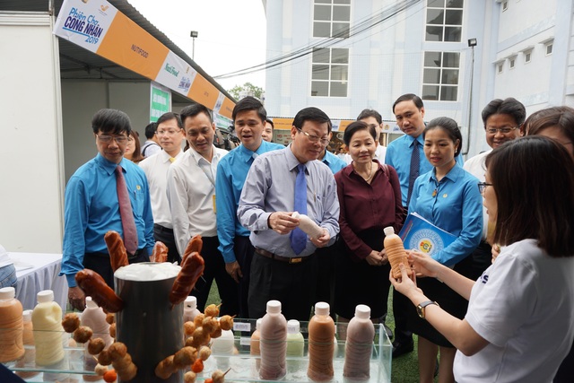 Tổ chức phiên chợ công nhân lần 1/2019 - 1 Tổ chức phiên chợ công nhân lần 1/2019 - 1