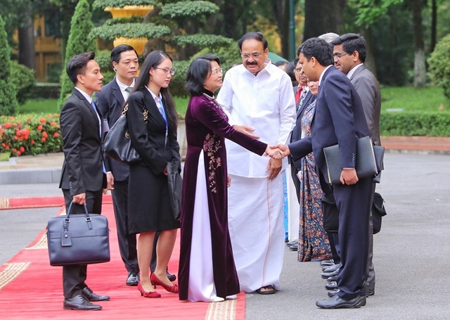 Phó Chủ tịch nước Đặng Thị Ngọc Thịnh chủ trì lễ đón Phó Tổng thống Ấn Độ - Ảnh minh hoạ 4