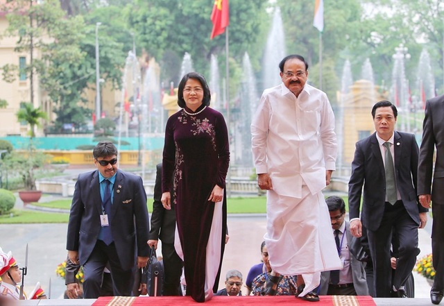 Phó Chủ tịch nước Đặng Thị Ngọc Thịnh chủ trì lễ đón Phó Tổng thống Ấn Độ - Ảnh minh hoạ 5