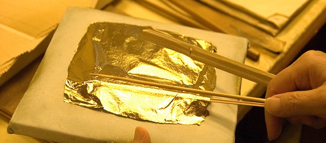 Cận cảnh quy trình tạo ra lá vàng siêu mỏng 0,0001 mm - 2