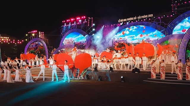 Thủ tướng cùng hàng vạn người dân dự Lễ hội Hoa Phượng đỏ 2019 - 5