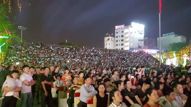 Thủ tướng cùng hàng vạn người dân dự Lễ hội Hoa Phượng đỏ 2019 - 3