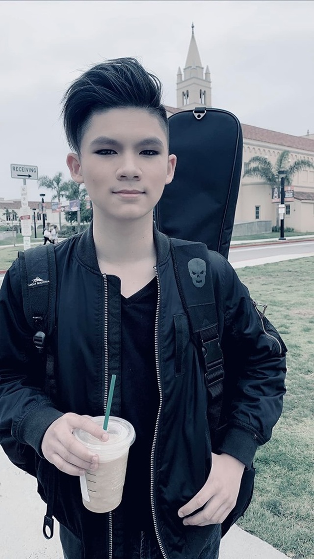 Vượng Râu nhắn nhủ sau vụ nghệ sĩ Hồng Tơ bị bắt vì đánh bạc - 8 Vượng Râu nhắn nhủ sau vụ nghệ sĩ Hồng Tơ bị bắt vì đánh bạc - 8