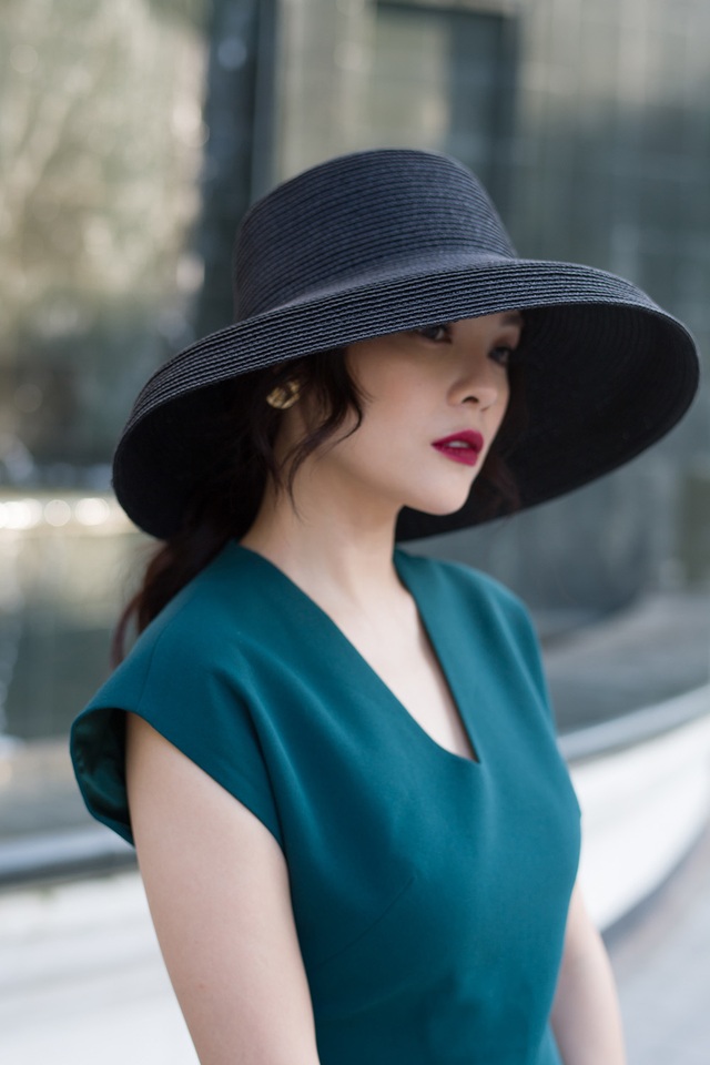 Đồng nghiệp rủ nhau “trùng tu” vòng 1, Dương Cẩm Lynh tuyên bố không cần ngực “khủng” - 9 Đồng nghiệp rủ nhau “trùng tu” vòng 1, Dương Cẩm Lynh tuyên bố không cần ngực “khủng” - 9