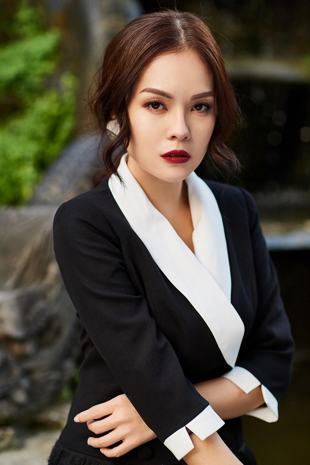 Đồng nghiệp rủ nhau “trùng tu” vòng 1, Dương Cẩm Lynh tuyên bố không cần ngực “khủng” - 4 Đồng nghiệp rủ nhau “trùng tu” vòng 1, Dương Cẩm Lynh tuyên bố không cần ngực “khủng” - 4