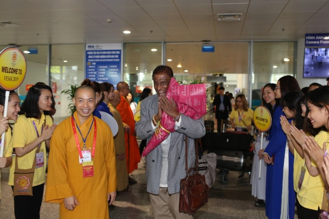Hơn 1.200 đại biểu quốc tế đến Việt Nam dự Vesak trong ngày 11/5 - 1 Hơn 1.200 đại biểu quốc tế đến Việt Nam dự Vesak trong ngày 11/5 - 1